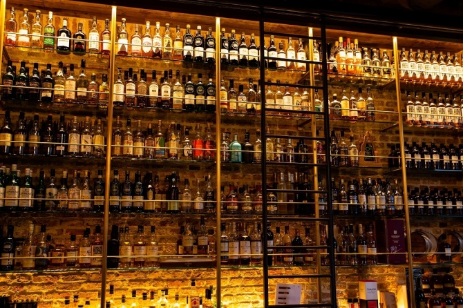 英国産ウイスキーをはじめ、日本最大級のウイスキーの品揃えを誇る「TOKYO Whisky Library」。 