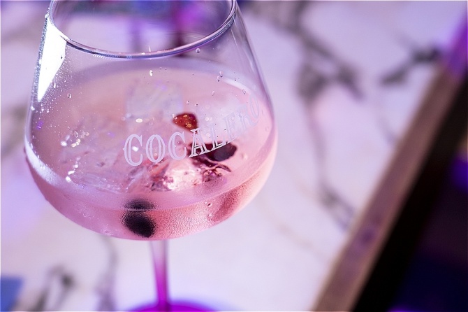 「Pink Gin & Tonic」はできればベリー系フルーツと一緒に！