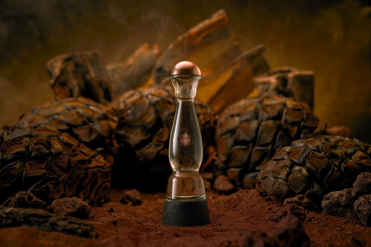 ブランド初のスモーキーテキーラ！ 「クラセアスール テキーラ