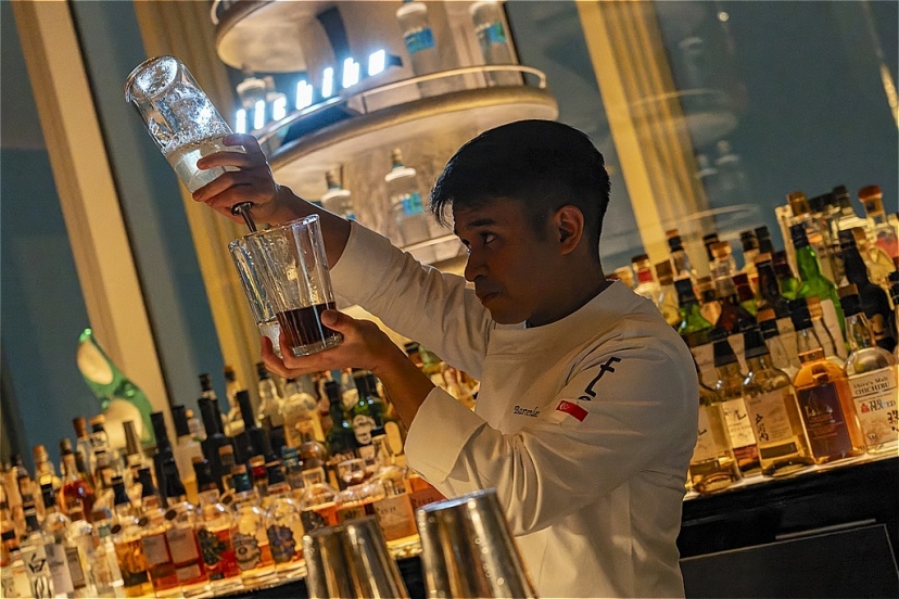 ジェズ・キャレオンさん「Employees Only Singapore」 | 海外限定焼酎