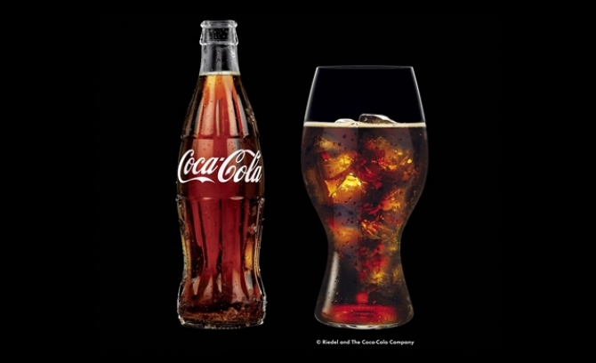 ラムコーク飲むならコレ！
「コカ・コーラ ＋ リーデルグラス」
