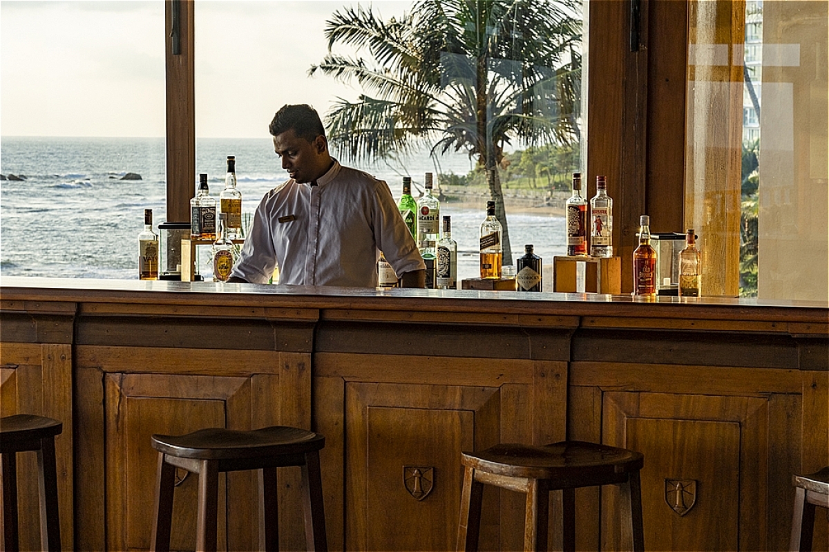 トロピカル建築の父、バワが設計した
スリランカのホテルバー「Coats of Arms Bar」！
