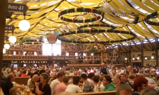 200周年を祝うビール祭り。
ミュンヘン・オクトーバーフェスト速報！