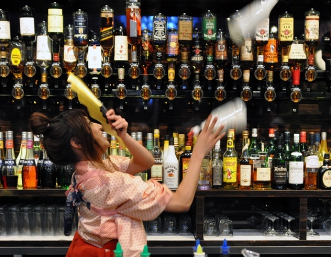 美人すぎるバーテンダー 業界で噂の Shoko を直撃 Drink Planet